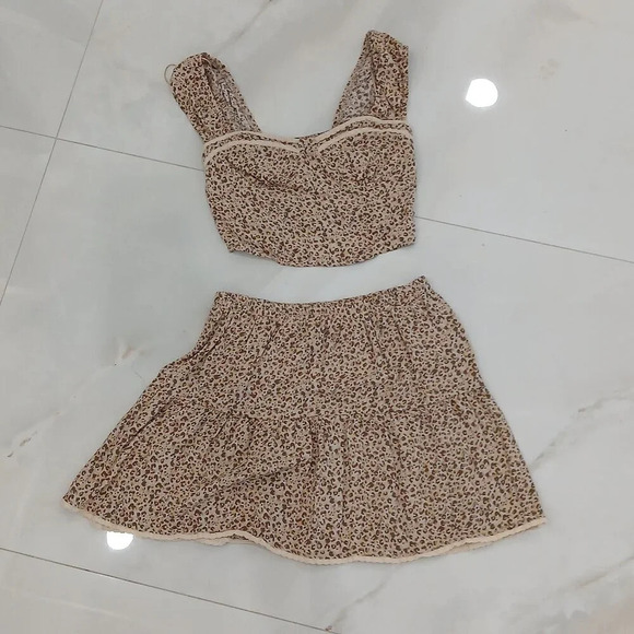 2 PEICE SET leopard print size small crop top & skirt - Picture 2 of 6